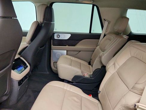 Used 2022 Lincoln Navigator Reserve image 25