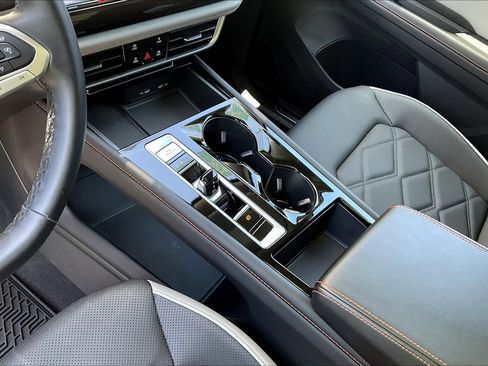 Used 2024 Volkswagen Atlas Peak Edition SEL image 17