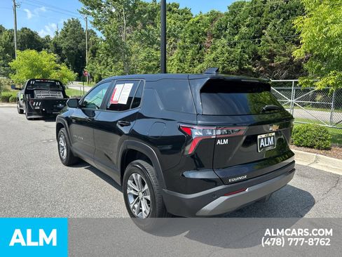 Used 2025 Chevrolet Equinox LT FWD image 9