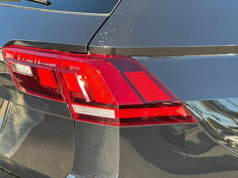 Used 2022 Volkswagen Tiguan SE R-Line image 27