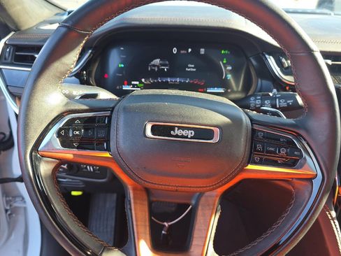 Used 2023 Jeep Grand Cherokee Summit AWD/4WD image 8