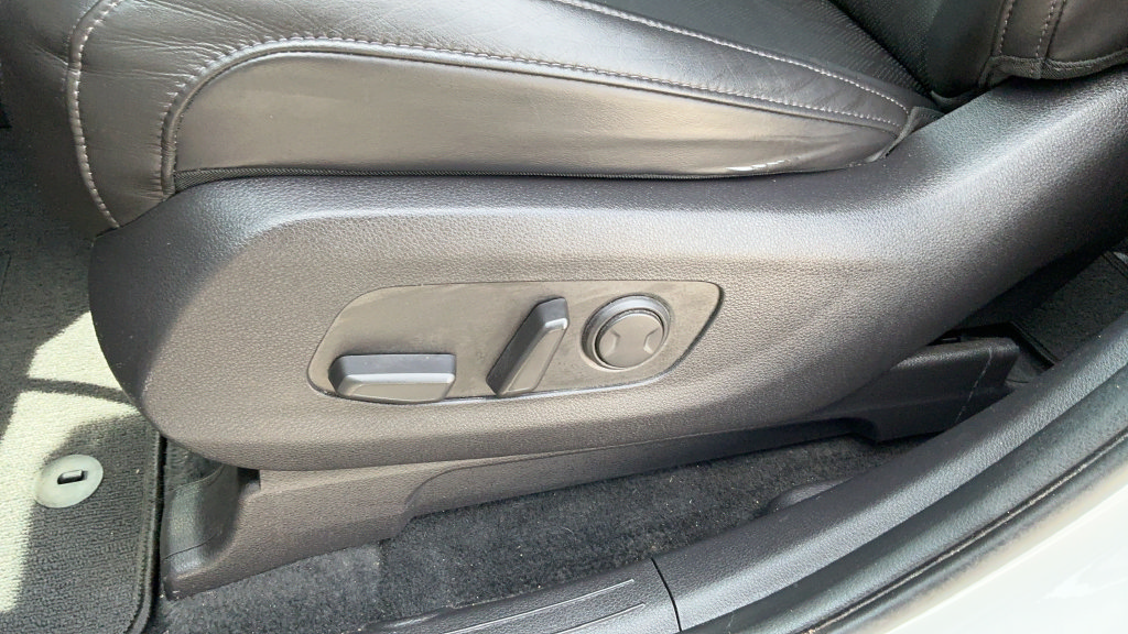 Used 2022 Kia Carnival LX FWD image 19