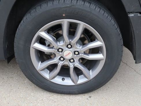 Used 2024 GMC Terrain SLT FWD image 28