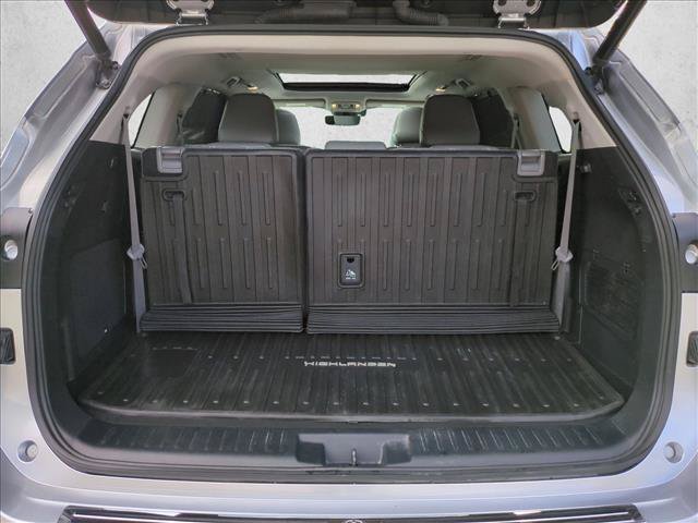 Used 2023 Toyota Highlander Platinum FWD image 6