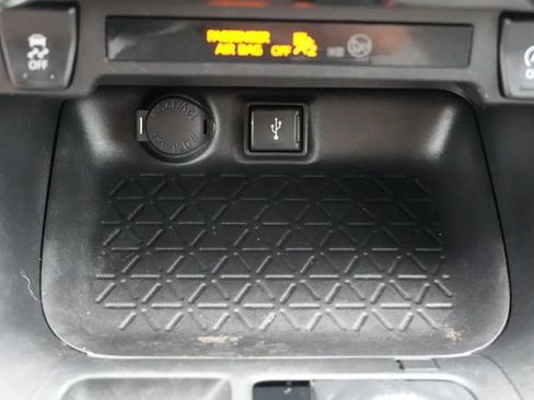 Used 2022 Toyota RAV4 XLE FWD image 35