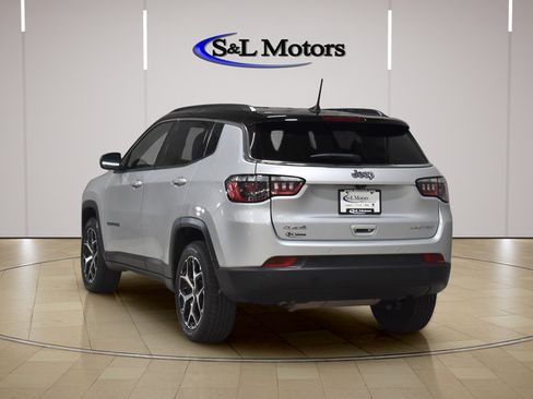 Used 2025 Jeep Compass Limited AWD/4WD image 6