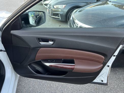 Used 2017 Acura TLX image 11