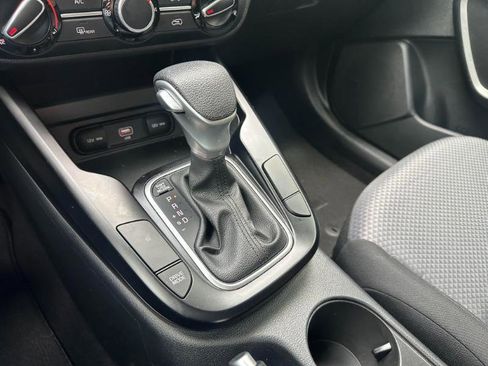 Used 2022 Kia Soul LX FWD image 28