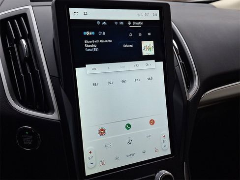 Used 2022 Ford Edge SEL w/ Convenience Package image 16