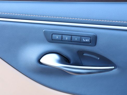 Used 2025 Lexus ES 350 Luxury w/ Technology Package image 13