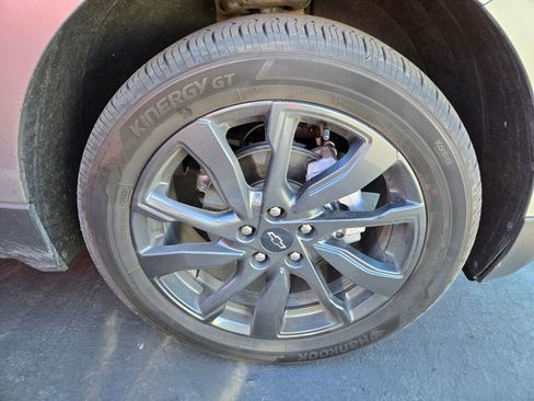 Used 2023 Chevrolet Equinox RS w/ RS Leather Package image 3