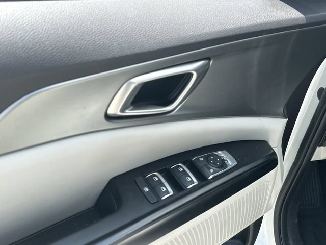 Certified 2024 Kia Carnival LX FWD image 13