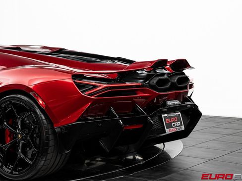 Used 2025 Lamborghini Revuelto image 20