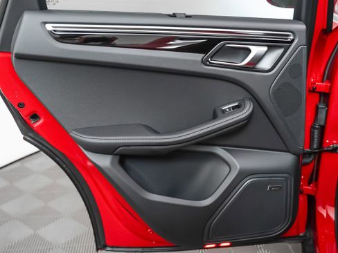 New 2026 Porsche Macan image 26