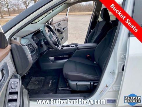 Used 2023 Nissan Rogue S image 14