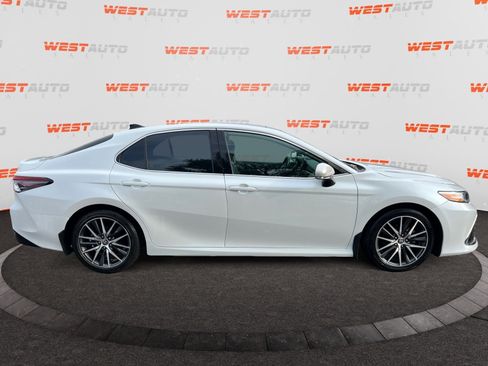 Used 2022 Toyota Camry XLE image 6
