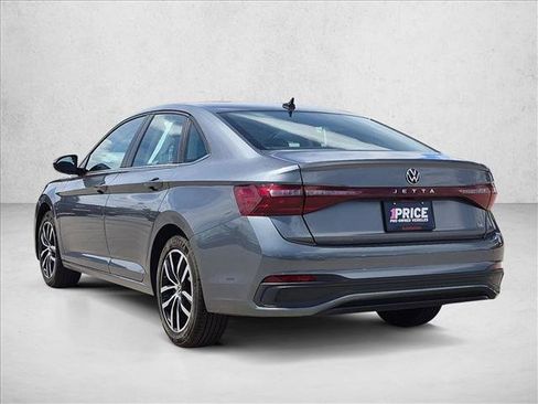 Used 2025 Volkswagen Jetta SE FWD image 8
