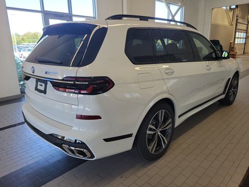 New 2026 BMW X7 M60i image 7