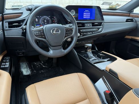 Certified 2023 Lexus ES 300h w/ Premium Package image 27