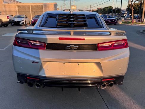 Used 2017 Chevrolet Camaro SS image 9