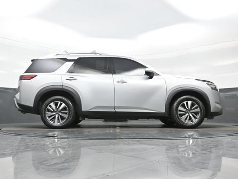 Used 2023 Nissan Pathfinder SL AWD/4WD image 33