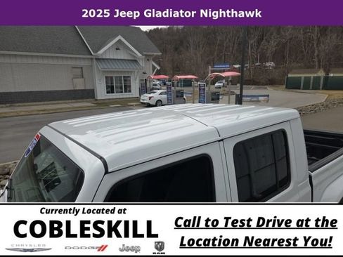 Used 2025 Jeep Gladiator Sport AWD/4WD image 9