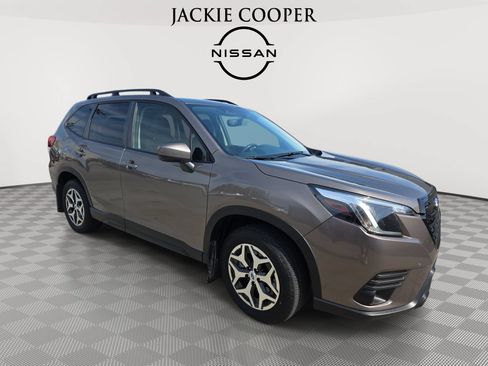 Used 2024 Subaru Forester Premium AWD/4WD image 3