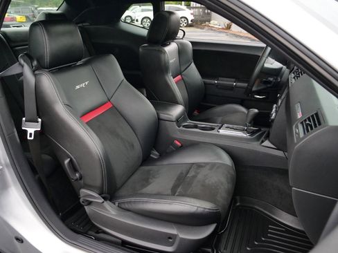 Used 2009 Dodge Challenger SRT8 image 28