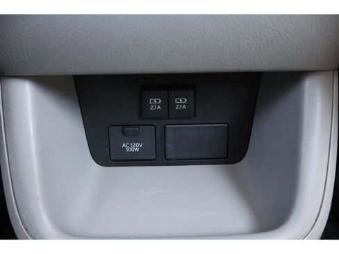 Used 2017 Toyota Highlander FWD V6 image 31