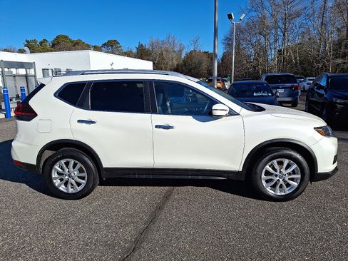 Used 2018 Nissan Rogue SV image 13