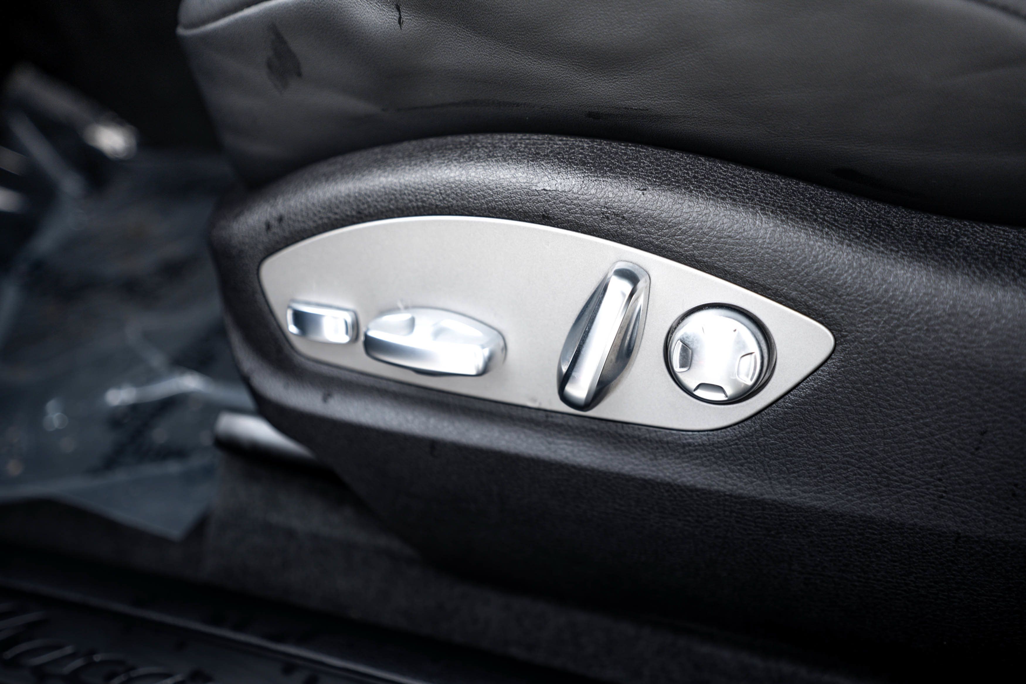 Certified 2026 Porsche Macan AWD/4WD image 17