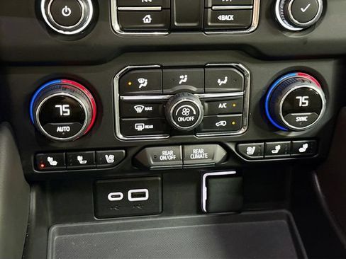 Used 2024 Chevrolet Tahoe High Country AWD/4WD image 16