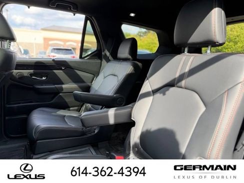 Used 2025 Honda Pilot TrailSport image 15