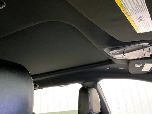 Used 2025 Chrysler Pacifica Limited FWD image 22