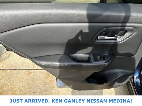 Certified 2025 Nissan Rogue SV AWD/4WD image 16