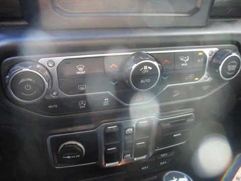 Used 2019 Jeep Wrangler Unlimited Sport image 16