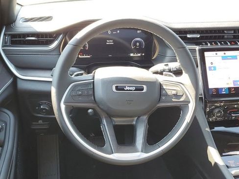 New 2025 Jeep Grand Cherokee Limited w/ Luxury Tech Group II image 8