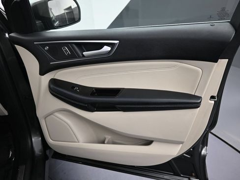 Used 2020 Ford Edge Titanium AWD/4WD image 17