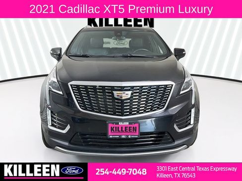 Used 2021 Cadillac XT5 Premium Luxury FWD image 2