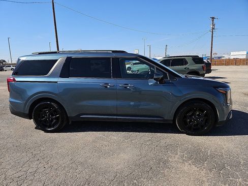 Used 2025 Kia Carnival SX Prestige image 9