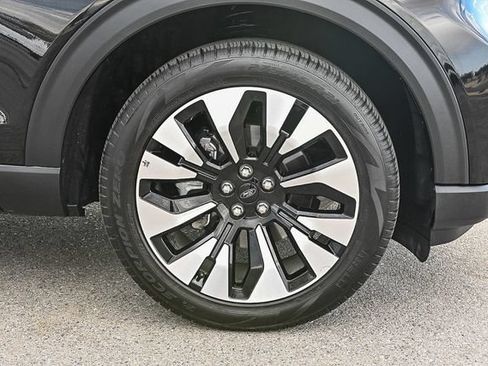 Certified 2025 Ford Explorer Platinum w/ LUX Leather Package AWD/4WD image 13