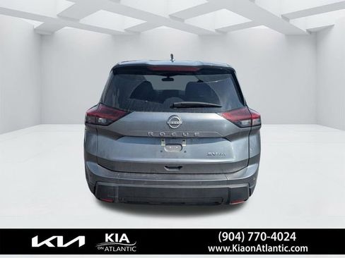 Used 2024 Nissan Rogue SV image 4