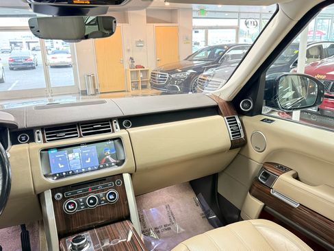 Used 2017 Land Rover Range Rover HSE image 10