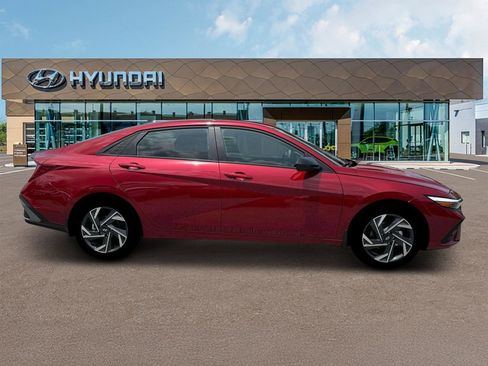 New 2025 Hyundai Elantra SEL FWD image 4