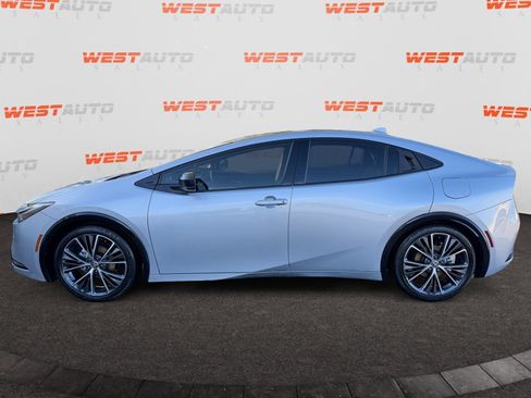 Used 2023 Toyota Prius XLE FWD image 2
