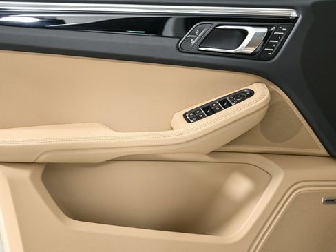 New 2026 Porsche Macan image 6