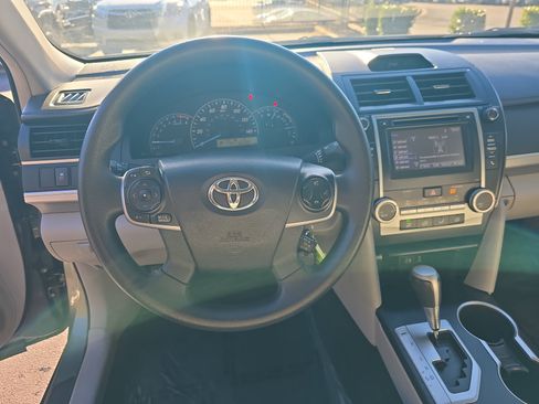 Used 2014 Toyota Camry L image 16