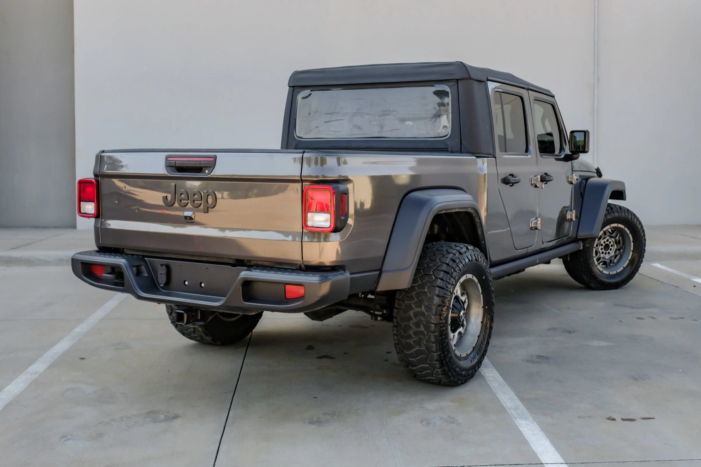 Used 2023 Jeep Gladiator Sport AWD/4WD image 11