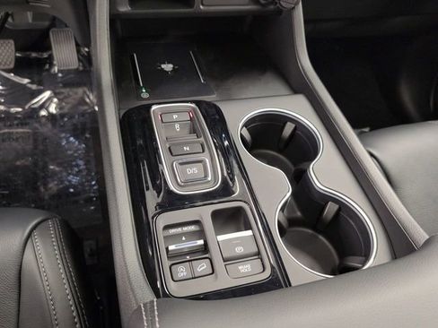 Used 2025 Honda Pilot Touring image 19