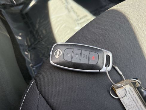 Used 2025 Nissan Sentra SV FWD image 21
